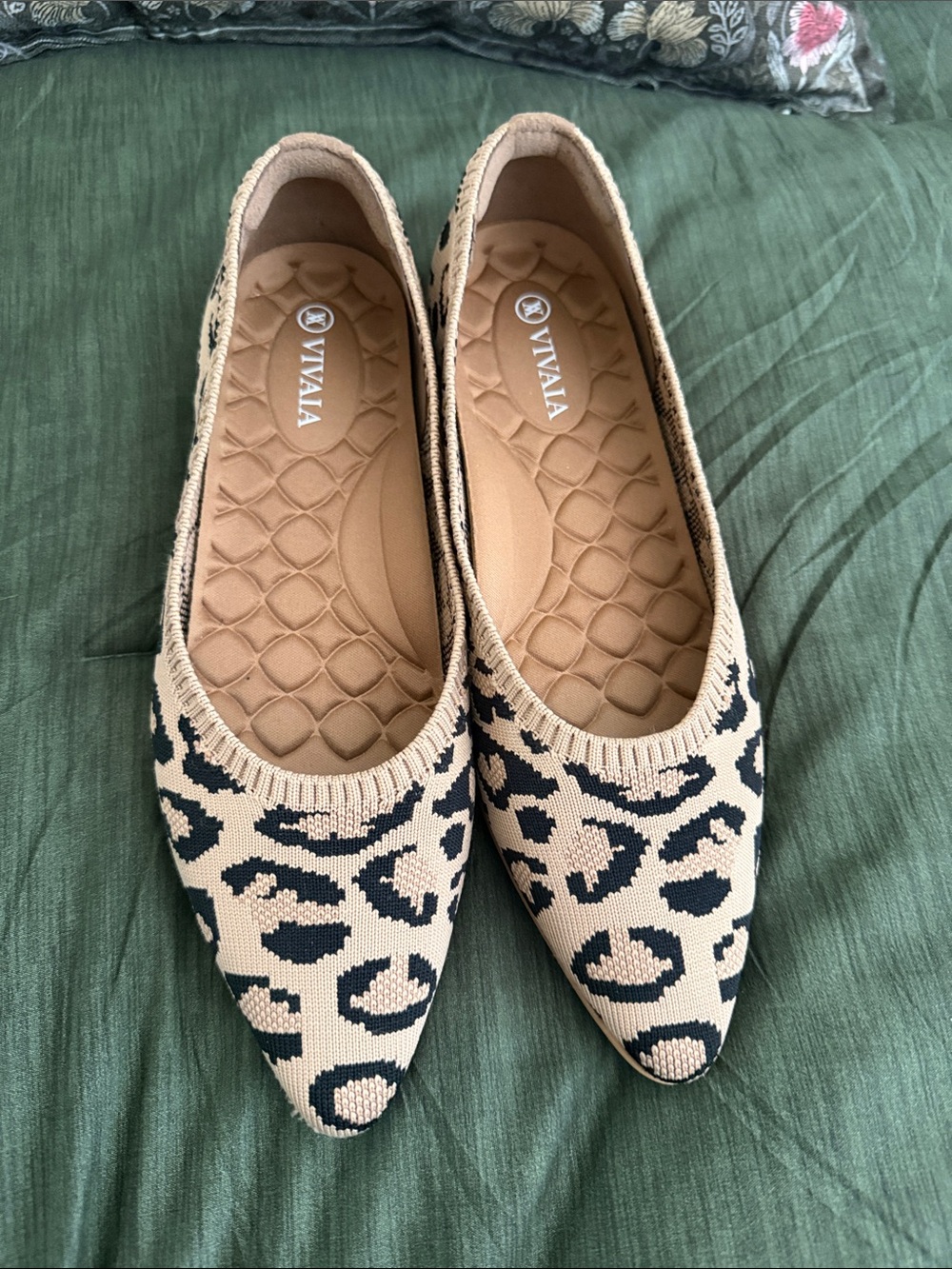 VIVAIA Leopard Knit Pointed Flats in Beige and Black new, no tags, no box